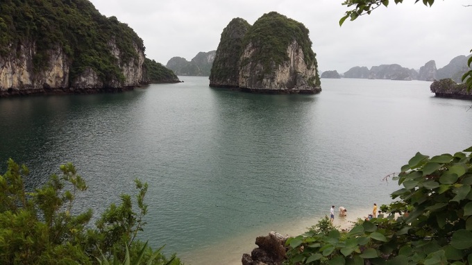 Opening more beaches on Ha Long Bay opposed - 1 Opening more beaches on Ha Long Bay opposed - 1