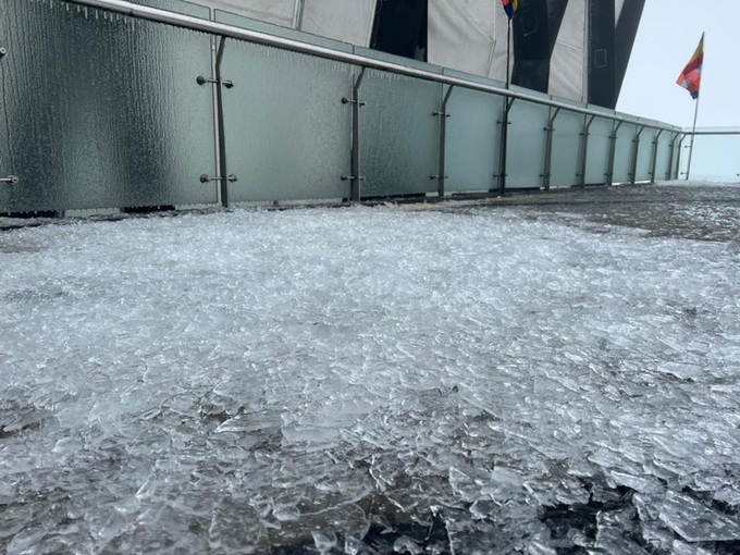 Frost appears on Fansipan Mountain - 8