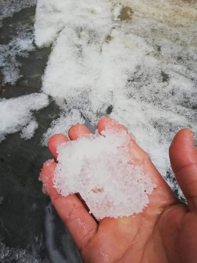 Frost blankets Mount Fansipan - 7