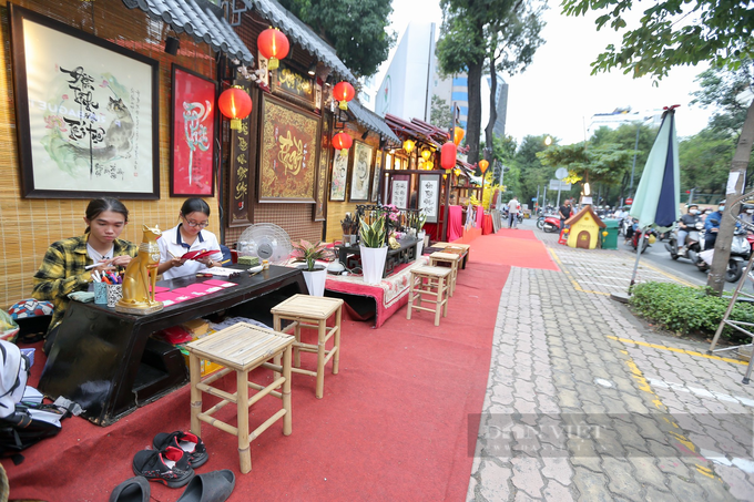 Tet calligraphy street in HCM City opens - 1