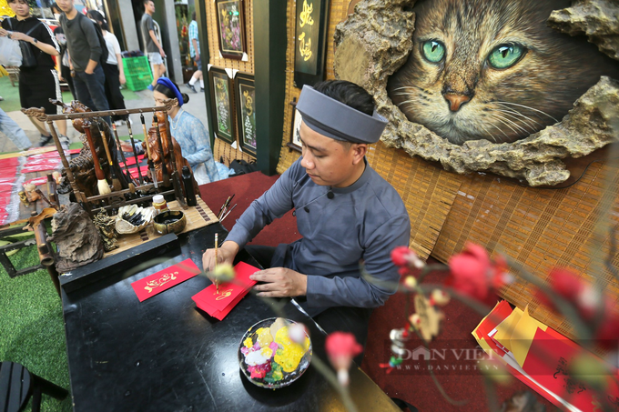 Tet calligraphy street in HCM City opens - 4