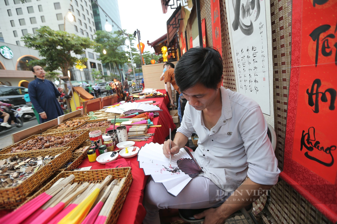 Tet calligraphy street in HCM City opens - 5