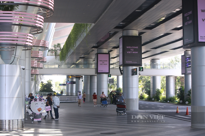 Danang Airport wears black and pink to welcome K-pop group - 1 Danang Airport wears black and pink to welcome K-pop group - 1