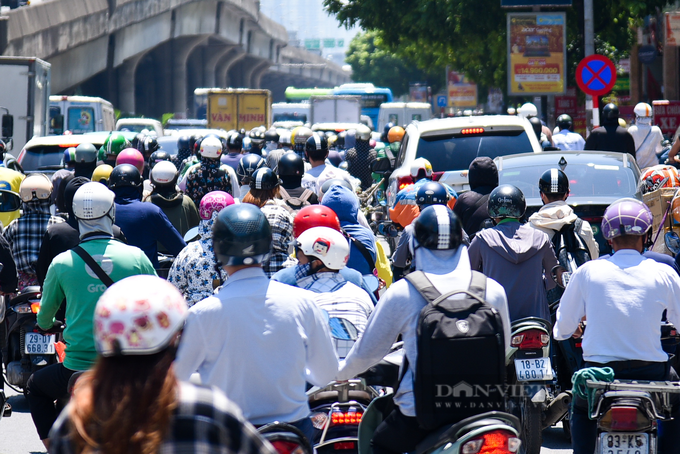 Hanoi streets face serious congestions ahead of National Day holiday - 7