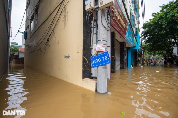 Hanoi pottery village submerged - 3