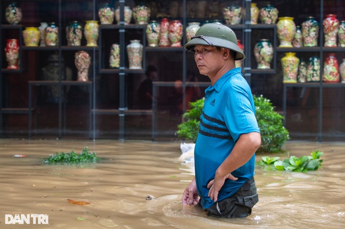 Hanoi pottery village submerged - 10