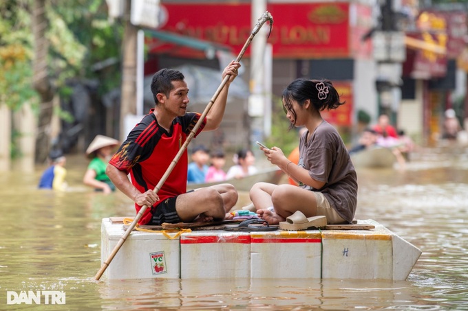 Hanoi pottery village submerged - 7