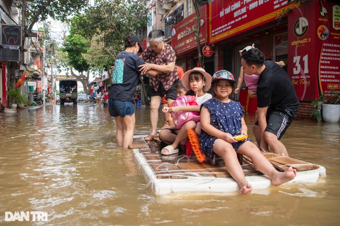 Hanoi pottery village submerged - 9