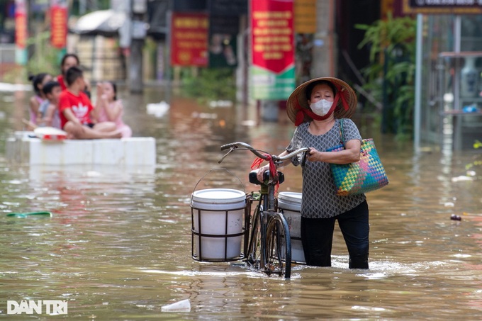 Hanoi pottery village submerged - 5