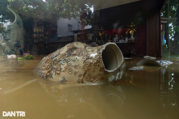 Hanoi pottery village submerged - 4