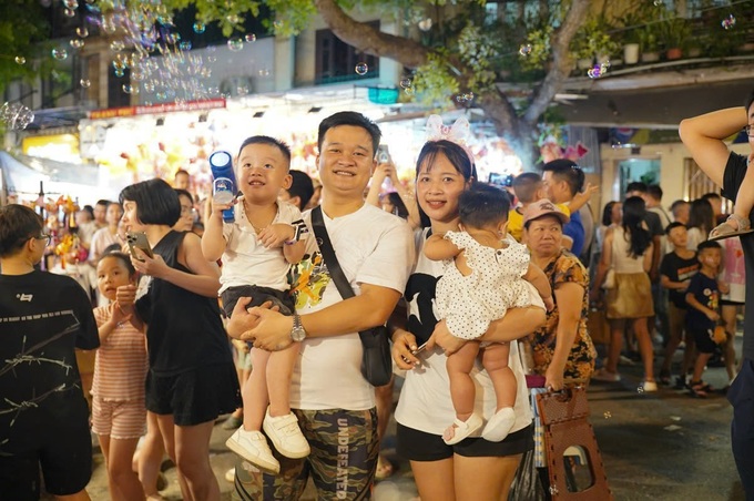 Early Mid-Autumn festival atmosphere hits Hanoi streets - 6