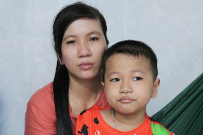 Single mum seeks help to save ailing child - 1