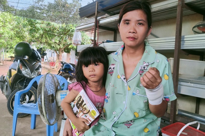 Dong Nai widow and children in desperate need after tragic accident - 1