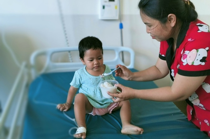 Dantri/DTiNews readers help ailing Dong Nai child - 2