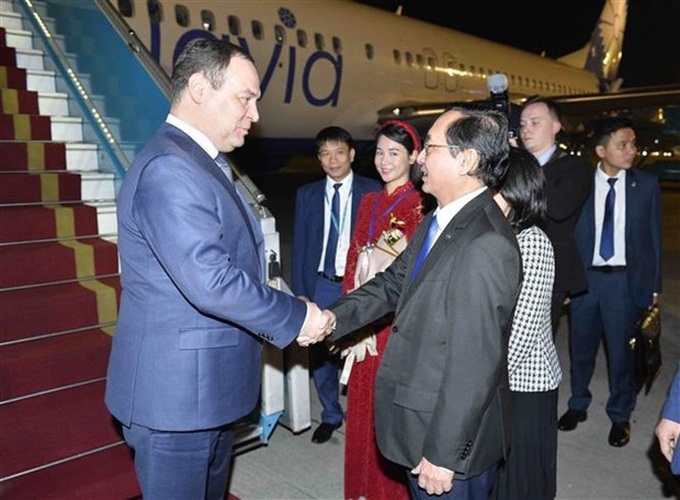 Belarusian PM arrives in Hanoi, beginning official visit to Vietnam - 1