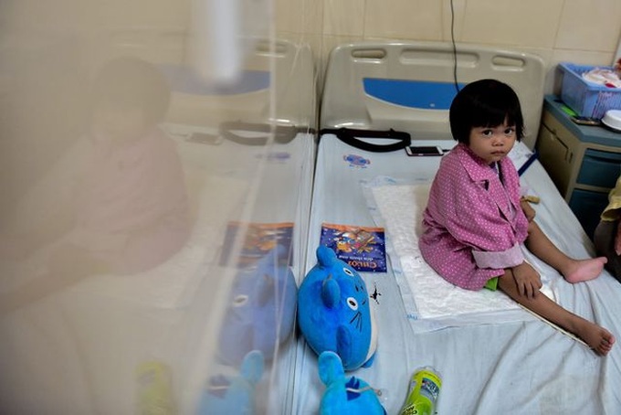 VND2bn donated to cancer girl from Quang Binh - 1 VND2bn donated to cancer girl from Quang Binh - 1