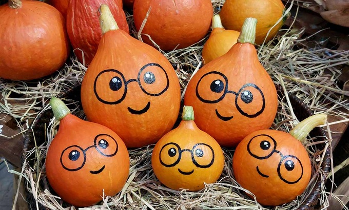 Halloween toys sell well in HCM City - 7