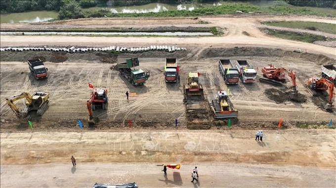 Work starts on coastal road in Binh Dinh - 1
