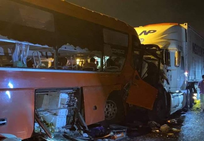 Two killed in truck collision - 1