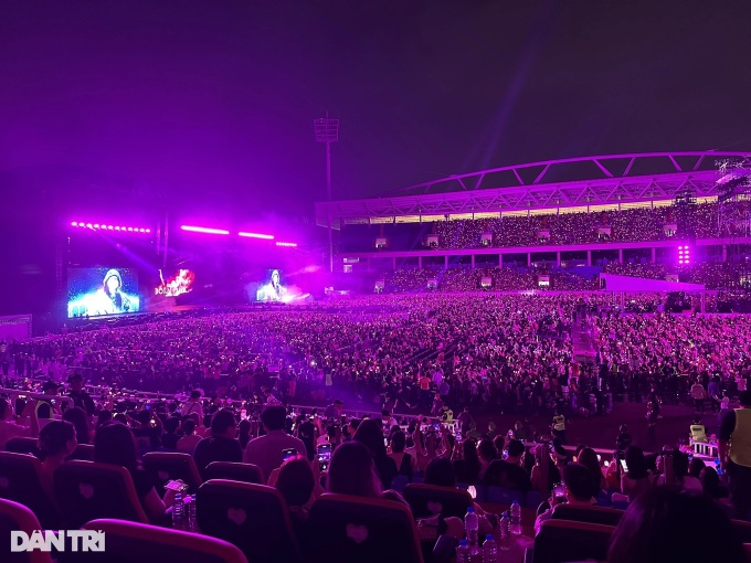 Hanoi chairman thanks Blackpink - 1 Hanoi chairman thanks Blackpink - 1