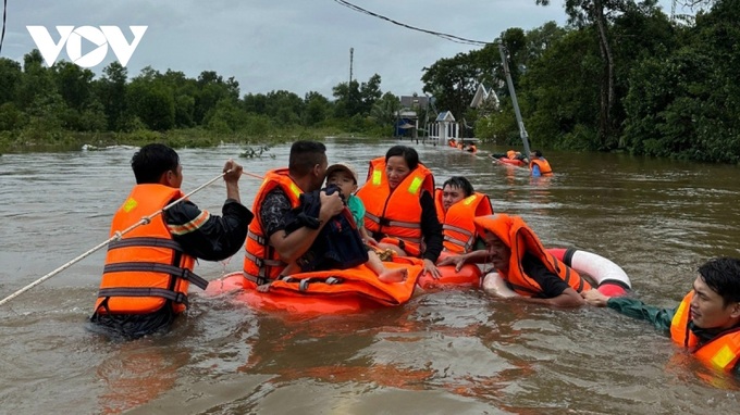 Phu Quoc severely submerged by torrential rains - 1 Phu Quoc severely submerged by torrential rains - 1