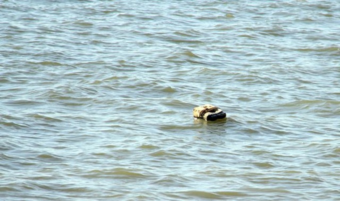Warning over unexploded bomb in Ha Tinh river - 1