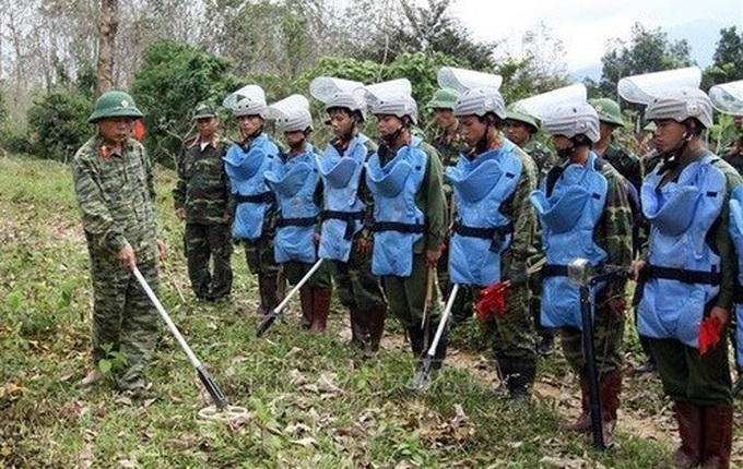 Vietnam shares experience in post-war landmine clearing - 1
