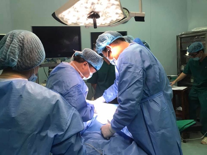 Thyroid cancer surgery for smallest patient successfully conducted at Hanoi hospital - 1
