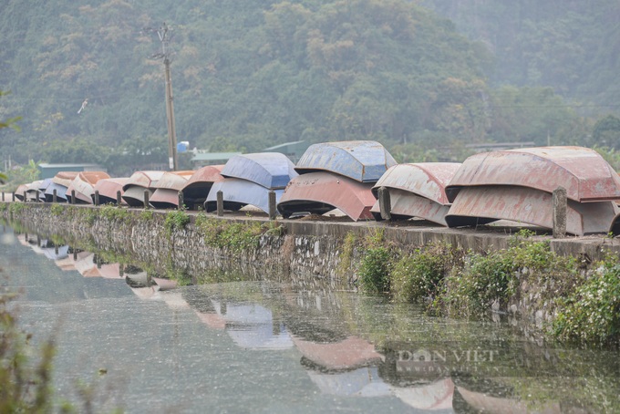 Thousands of boats at Huong Pagoda left idle amid pandemic - 5