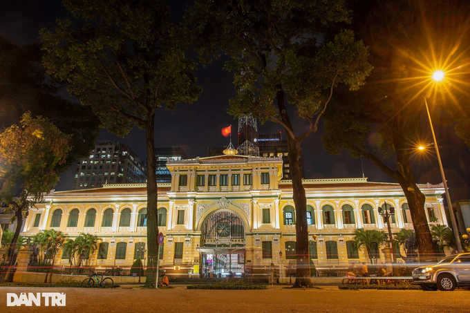 Century-old HCM City Central Post Office boasts special beauty - 1