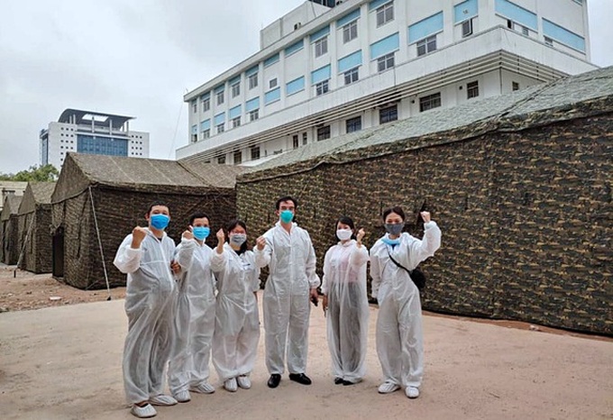 Field hospital being built inside Bach Mai Hospital amid Covid-19 outbreak - 1