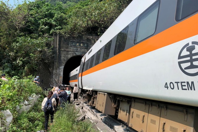 Dozens feared dead in Taiwan railway crash - 1 Dozens feared dead in Taiwan railway crash - 1
