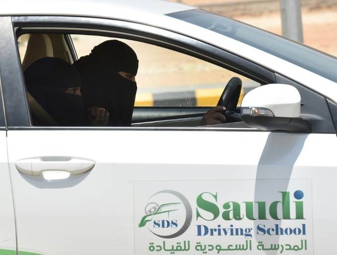 Saudi Arabia allows women to travel without male 'guardian' approval - 1