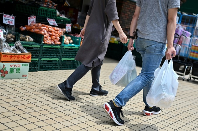 Japan begins charging for plastic bags - 1