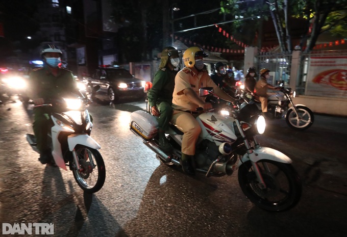 Troops deployed as HCM City tightens Covid-19 prevention rules - 4 Troops deployed as HCM City tightens Covid-19 prevention rules - 4