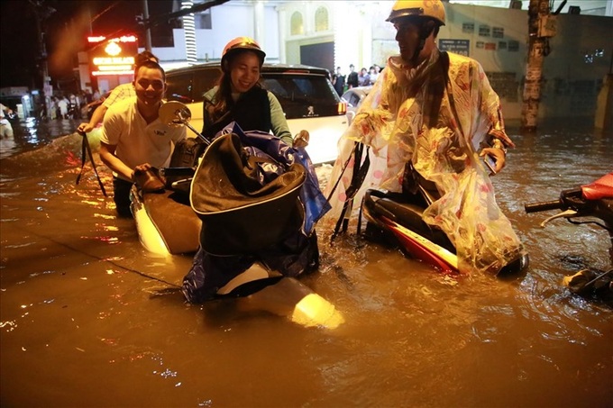 HCM City earmarks USD347m for anti-flooding projects - 1