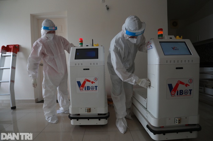 Robots used to support Covid-19 treatment in HCM City - 1 Robots used to support Covid-19 treatment in HCM City - 1
