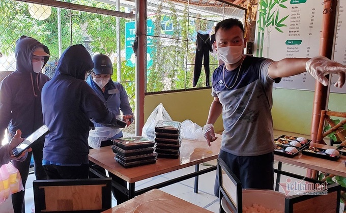 Nghe An restaurant supports frontline workers with everyday meals - 2 Nghe An restaurant supports frontline workers with everyday meals - 2