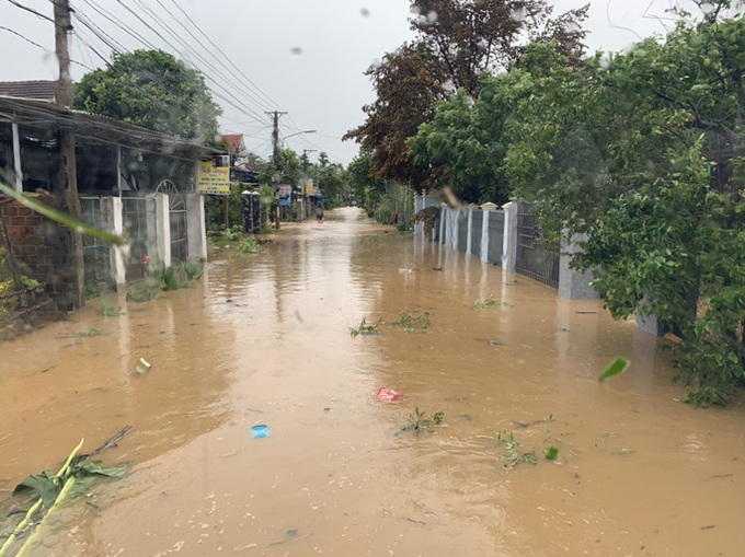 Quang Ngai to evacuate over 12,000 people to avoid flooding - 1