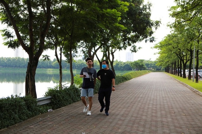 Fish die en masse in Hanoi lake - 4