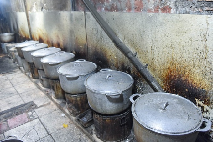 Hanoians earn good profits from braised grass carp - 3