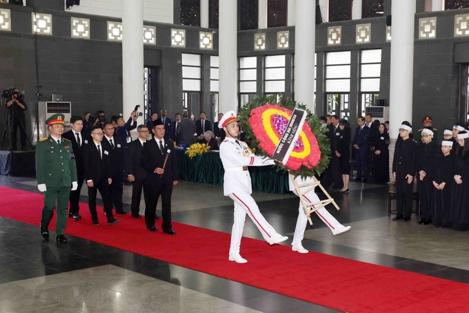 Foreign guests pay tribute to party leader Nguyen Phu Trong - 17