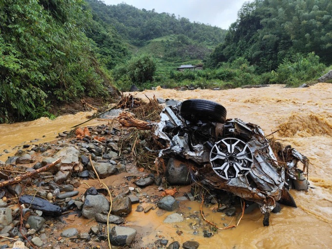 Seventeen bodies recovered from Cao Bang landslide - 1 Seventeen bodies recovered from Cao Bang landslide - 1