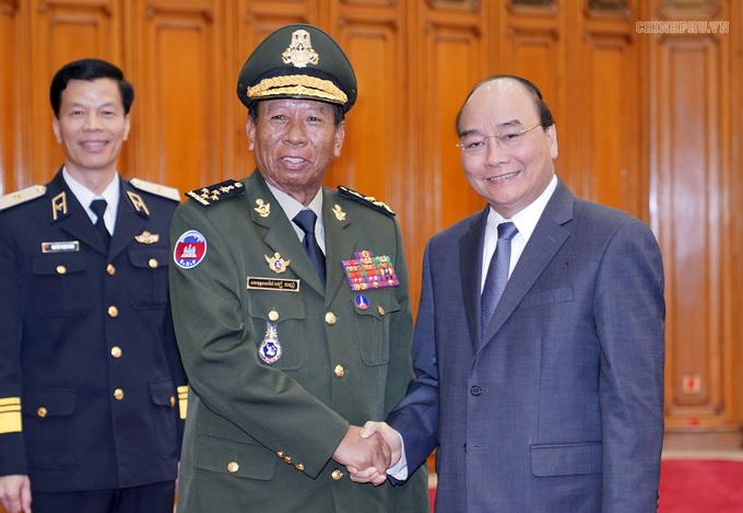 PM Phuc vows to facilitate defense cooperation with Cambodia, Laos - 1 PM Phuc vows to facilitate defense cooperation with Cambodia, Laos - 1