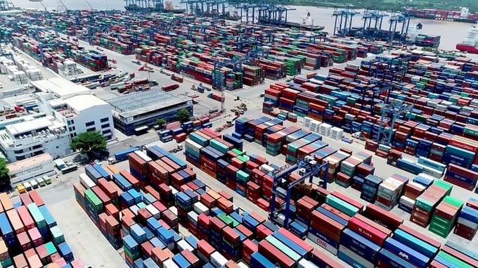 Cat Lai Port proposes easing travel restrictions to deal with overloading - 1