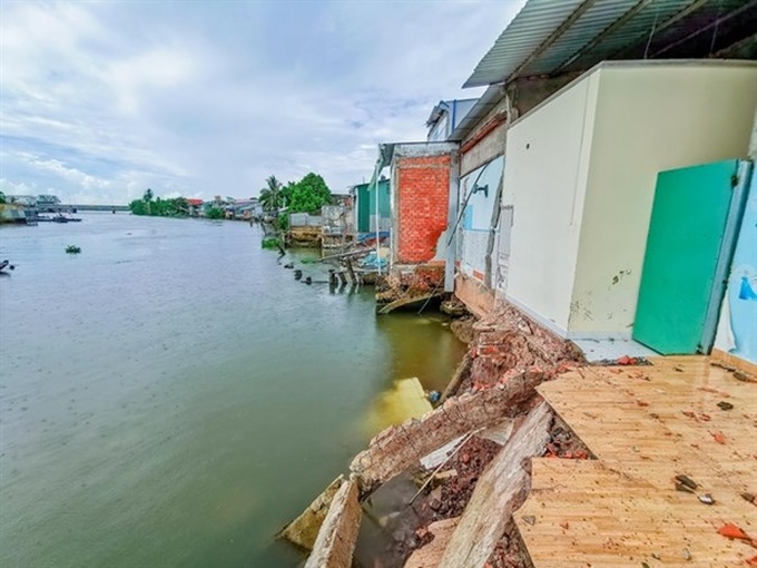 Can Tho to build embankment on Tra Noc River to prevent erosion - 1