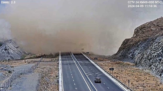 Stone quarrying pollutes Khanh Hoa expressway - 1 Stone quarrying pollutes Khanh Hoa expressway - 1