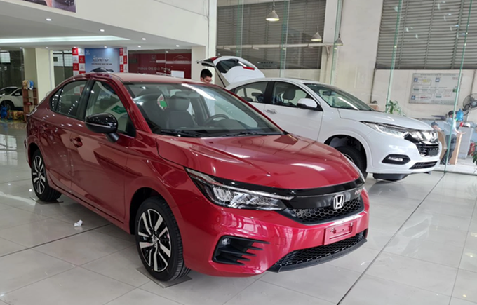 Automobile sales drop sharply in April - 1 Automobile sales drop sharply in April - 1