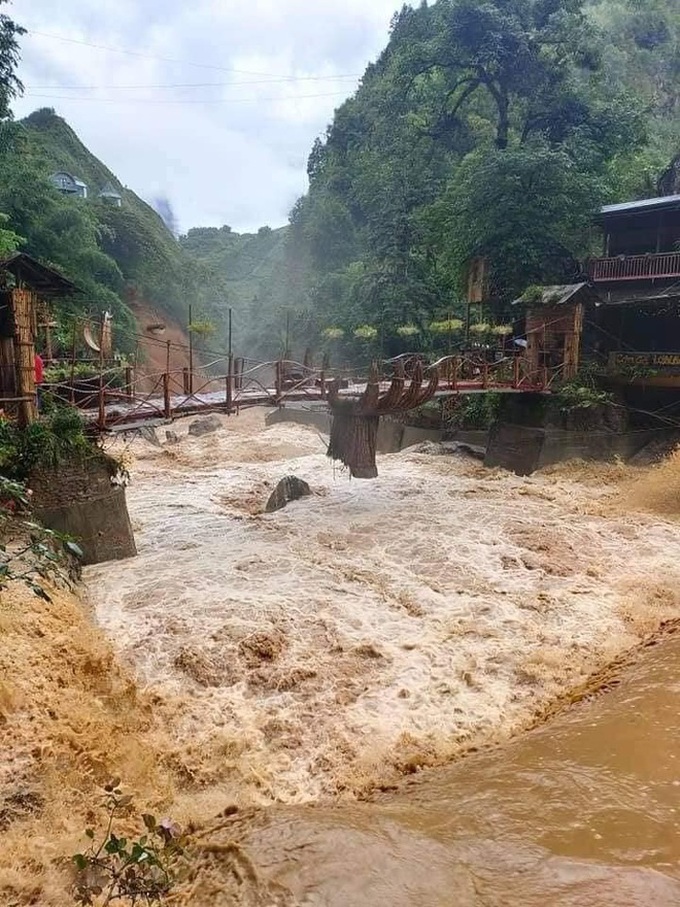 Flash flood ruins Sapa tourist site - 1