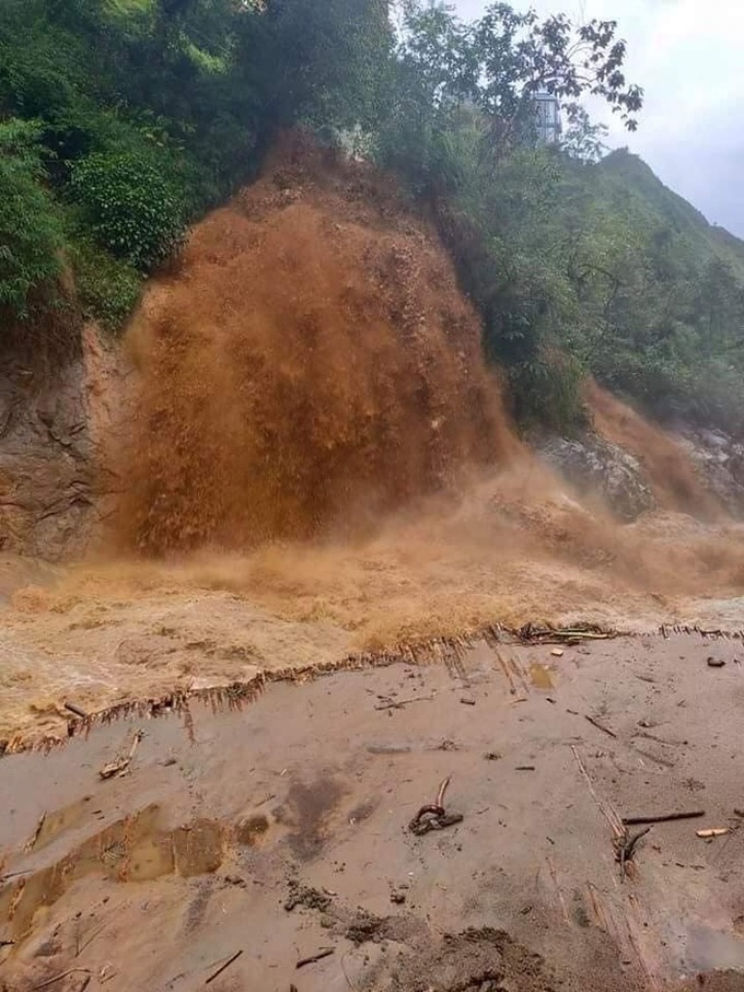 Flash flood ruins Sapa tourist site - 5